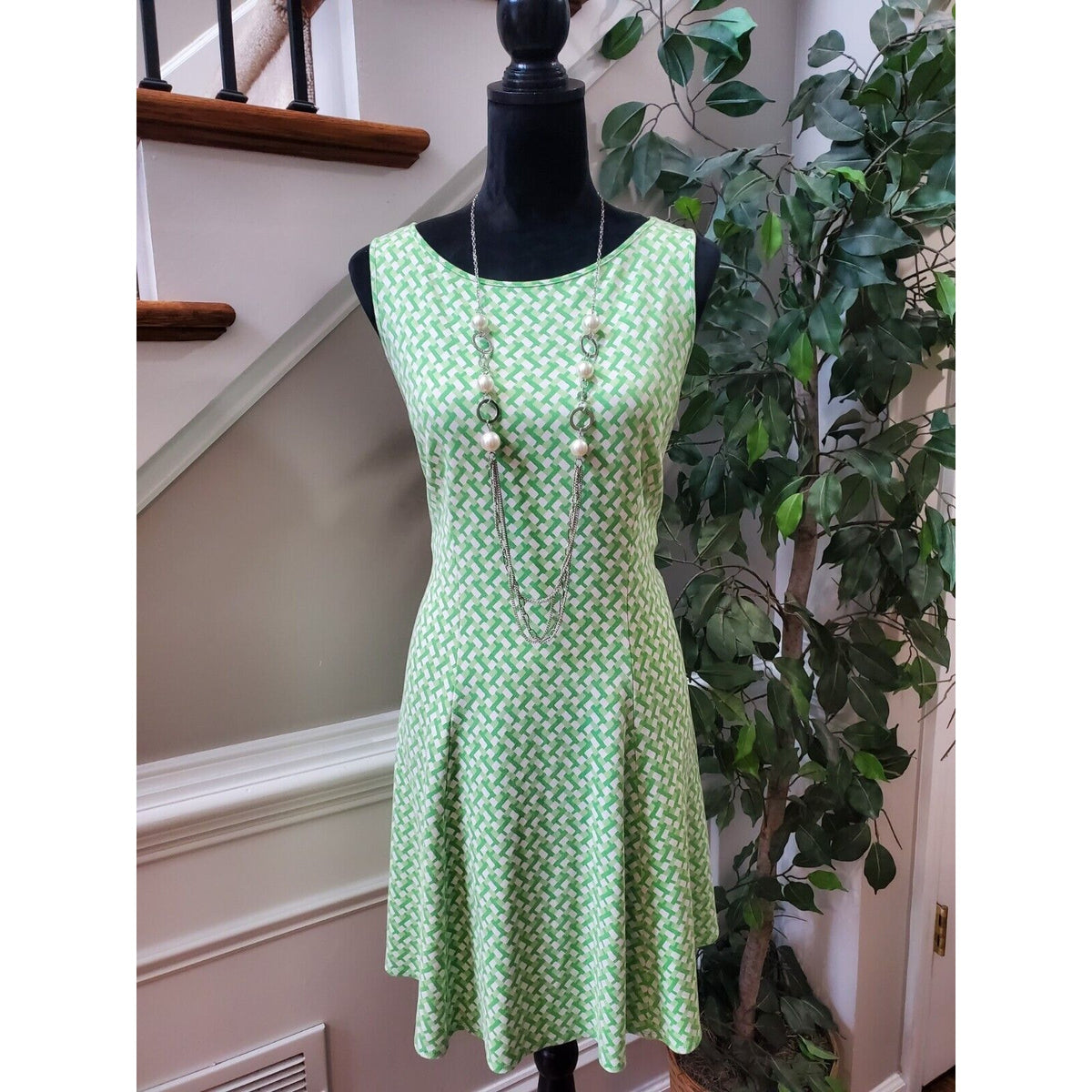New York & Company Women Green Cotton Round Neck Sleeveless Knee Length Dress L
