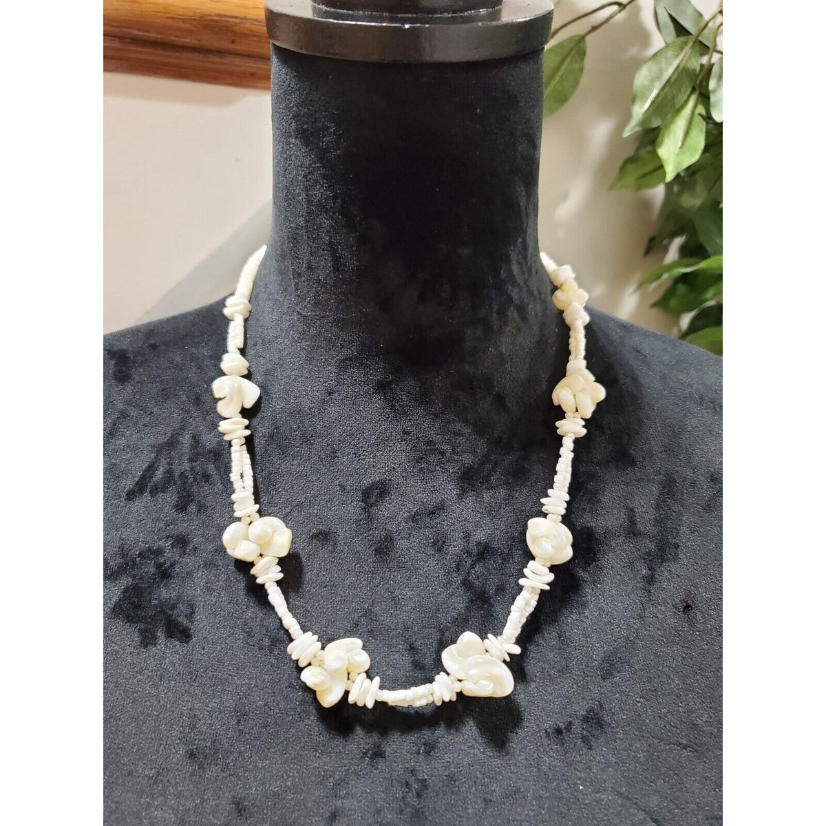 Women's Twisted White Chip & Sliced Shell Vintage Bead Necklace