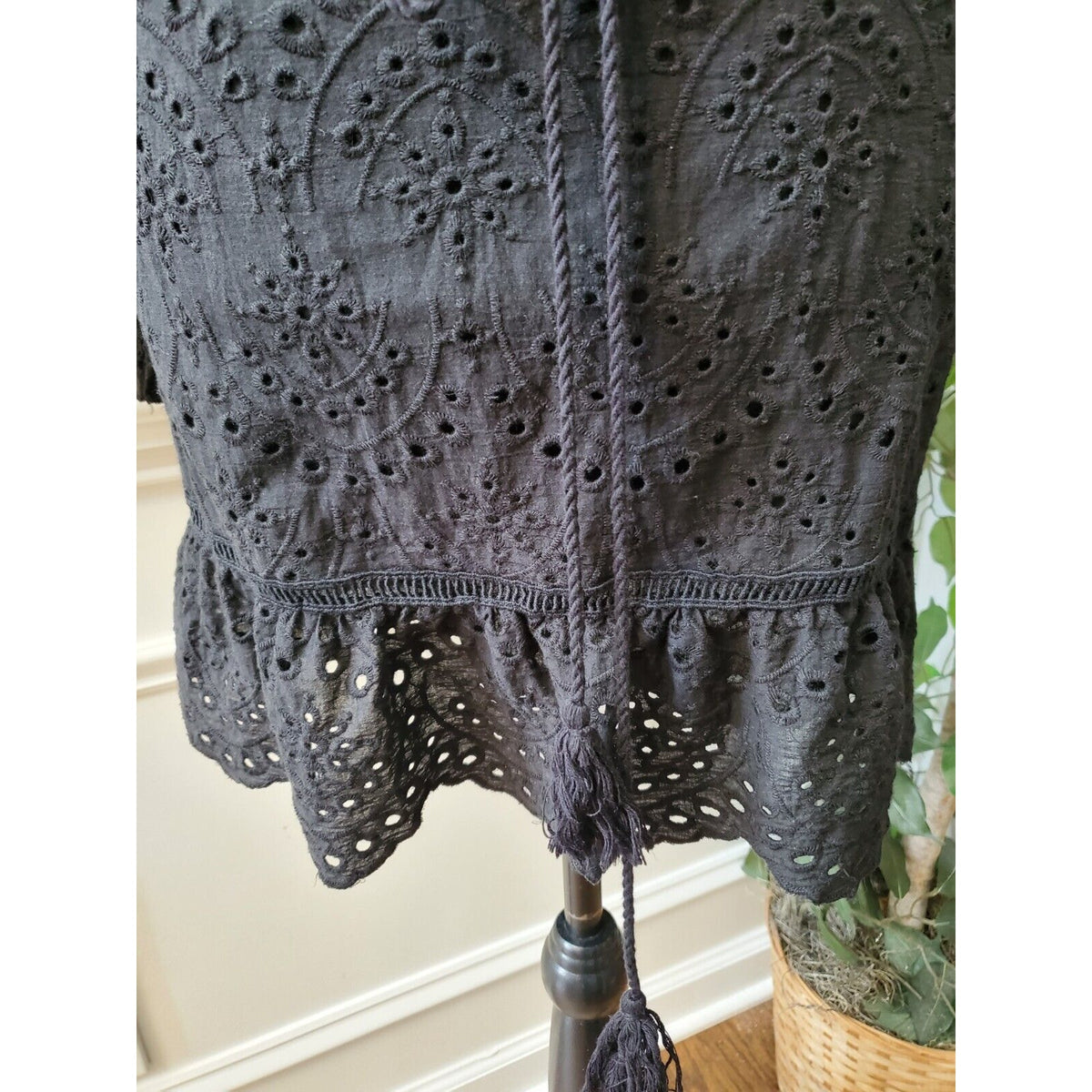 Cupcakes And Cashmere Ruben Eyelet Black Round Neck Long Sleeve Knee Length S