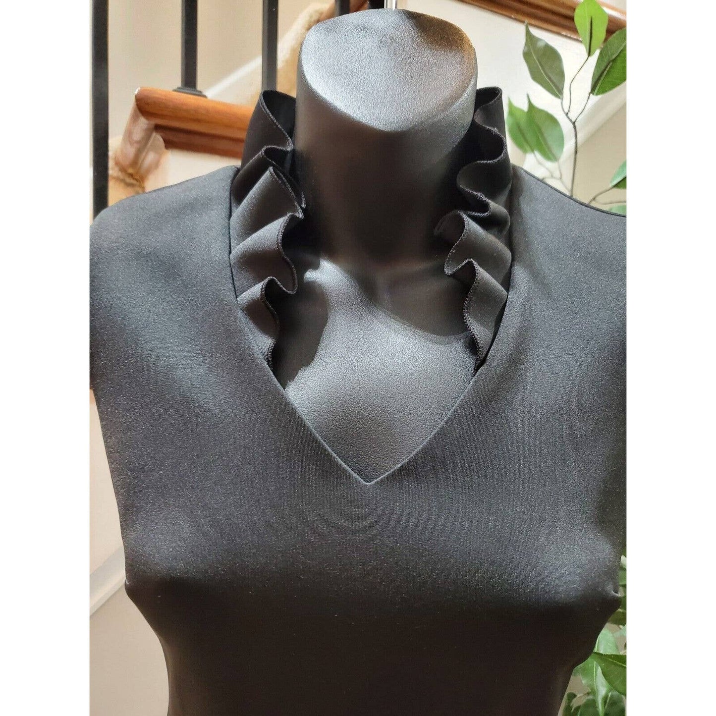 Calvin Klein Women's Black Polyester V-Neck Sleeveless Knee Length Dress Size 2