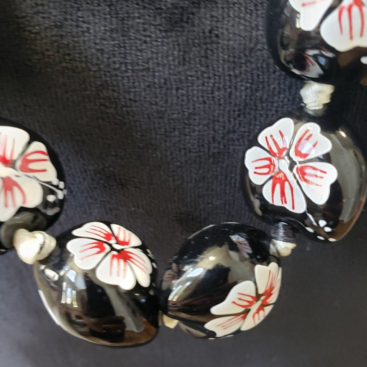 Womens Fashions Black Hibiscus Flowers on Kukui Nut Hawaiian Teardrop Necklace