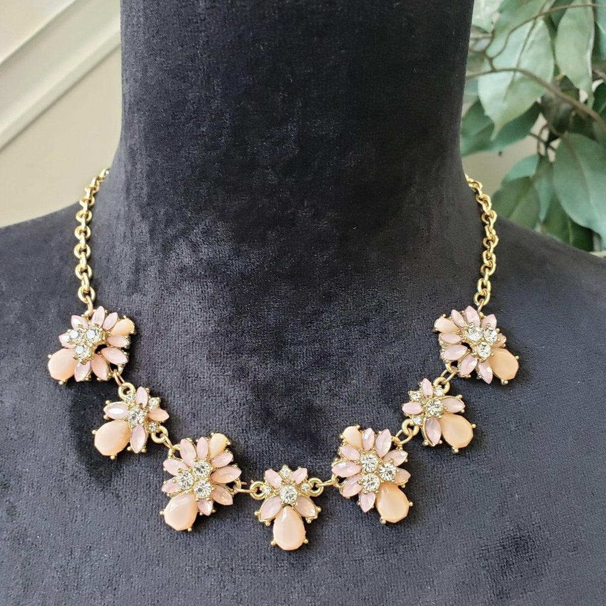 Womens Fashions Pink Gold Flowers Gemstone Collar Necklace with Lobster Clasp