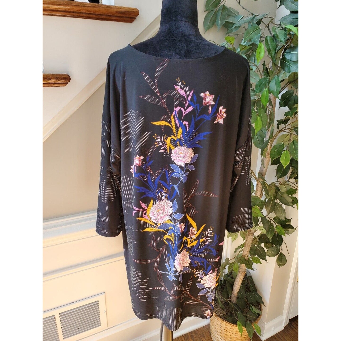 Avenue Women Black Polyester Round Neck Long Sleeve Casual Top Blouse Size 18/20