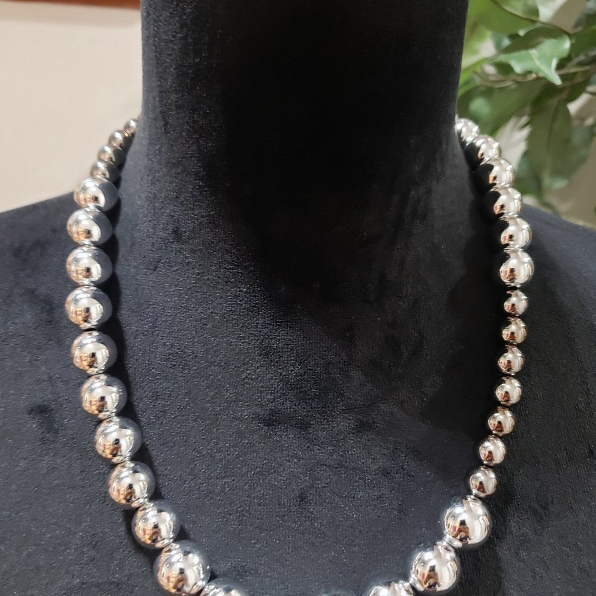 Womens Fashions Silver Beaded Ball Collar Necklace with Lobster Clasp