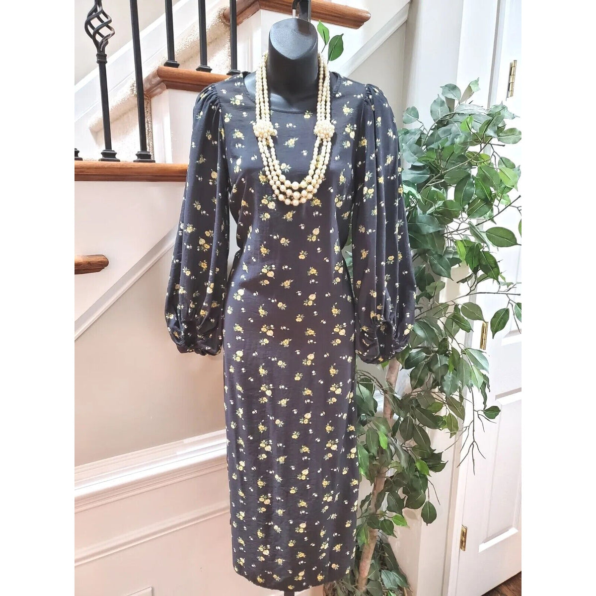 H&M Women Black Floral Viscose Round Neck Long Sleeve Knee Length Dress Size XS