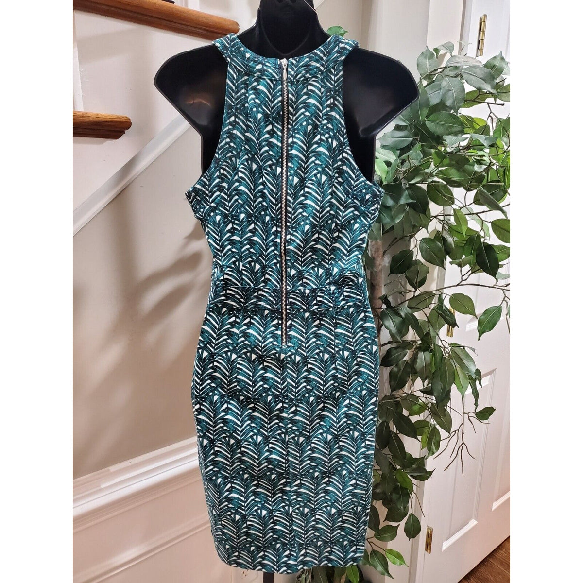 Women's Green & White Polyester Round Neck Sleeveless Knee Length Dress Size S
