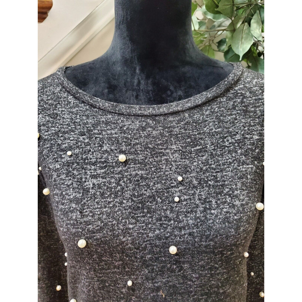 Chelsea & Theodore Women's Gray Round Neck Long Sleeve Beaded Sweater Size M