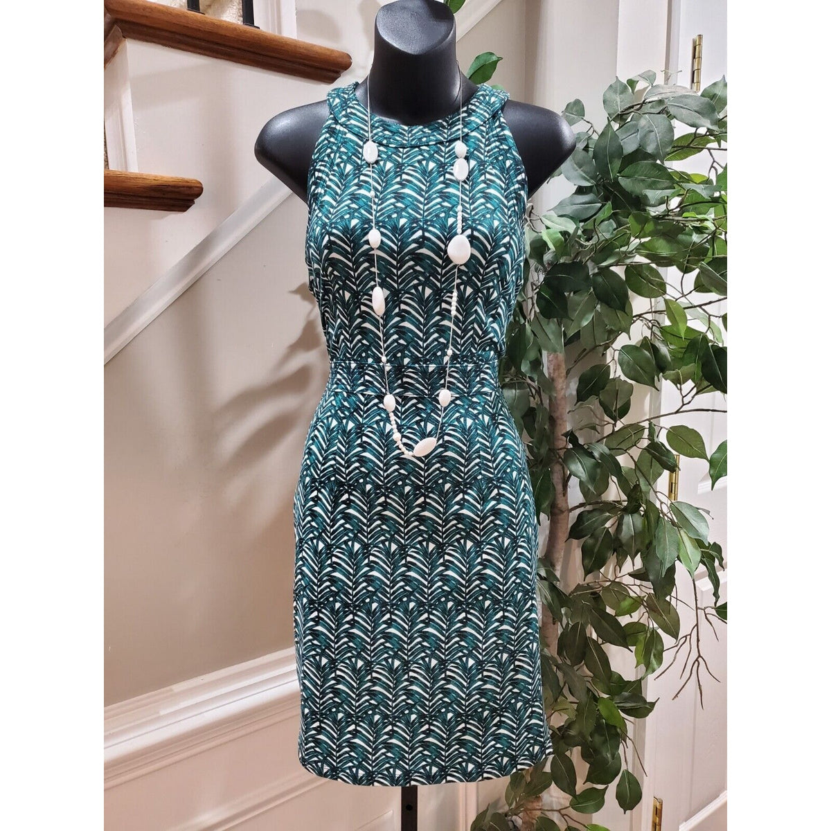 Women's Green & White Polyester Round Neck Sleeveless Knee Length Dress Size S