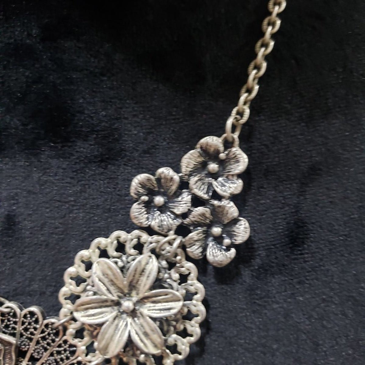 Womens Layered Silver Tone Flower Leaves Botanical Statement Necklace