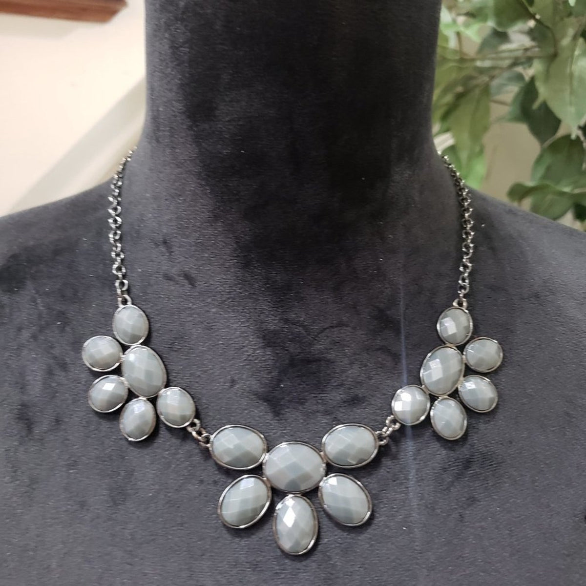 Women's Vintage Gray/Silver Tone Statement Fashion Collar Necklace