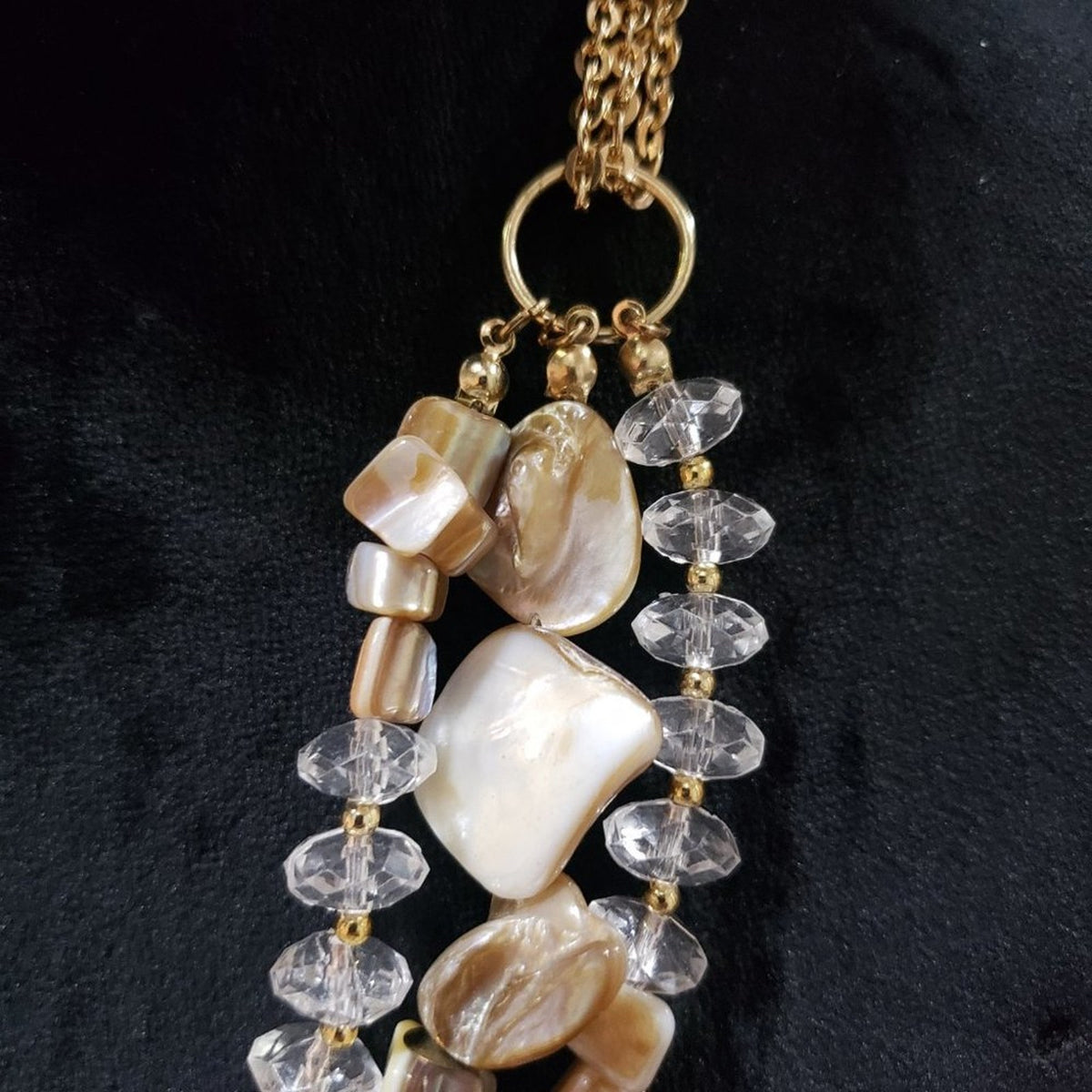 Women Mother of Pearl Sea Shells and Pearl Fashion Necklace