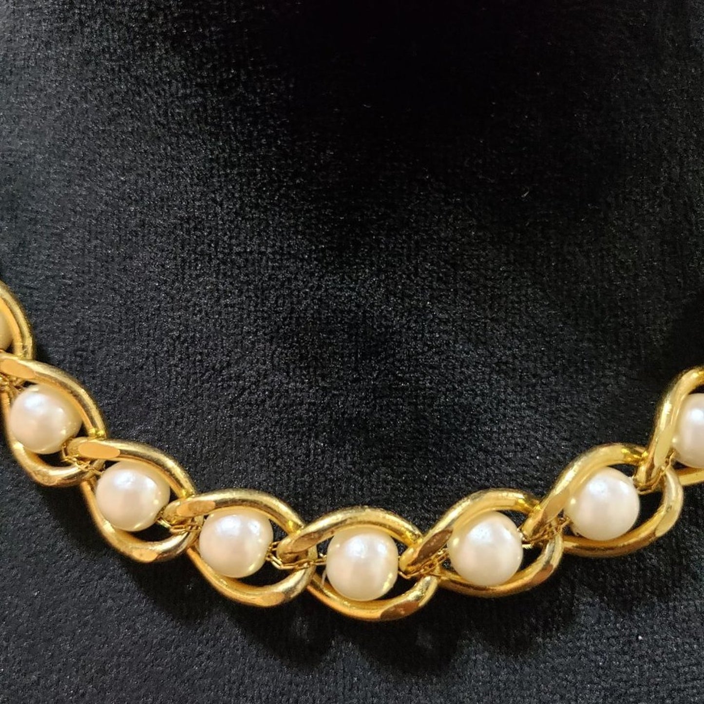 Womens Beautiful Gold Tone Chain Link White Faux Pearl Necklace