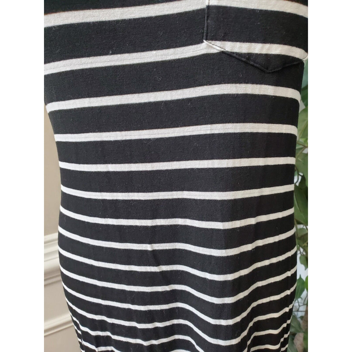 Mossimo Supply Co. Women Black & White Round Neck Knee Length Dress Size M