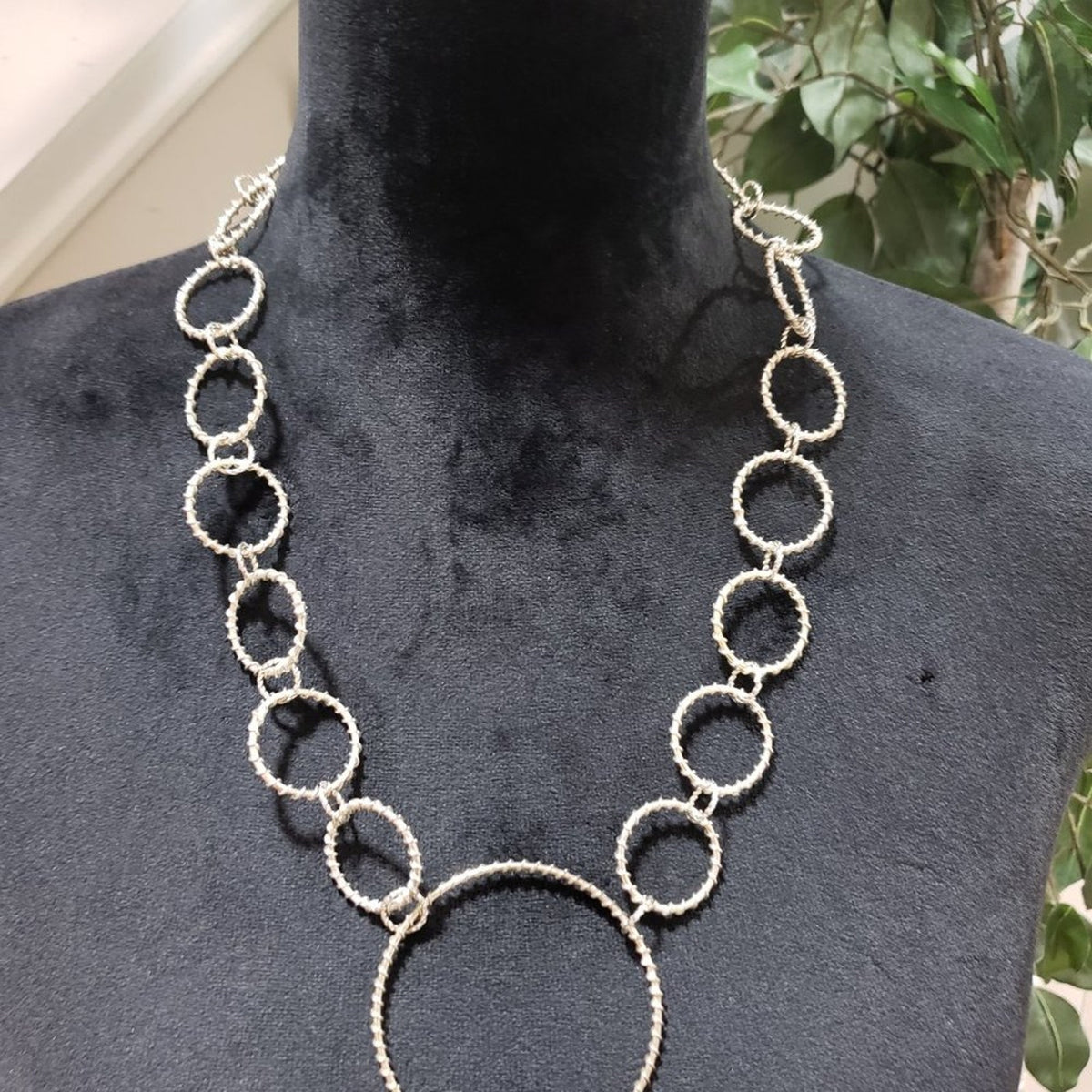 Women's Gold Geometric Circle Link Modern Simple Chic Elegant Jewelry Necklace