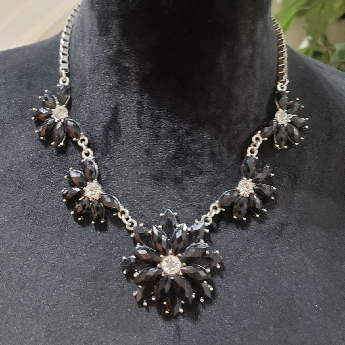 Womens Fashion Silver Tone Grey Floral Statement Choker Necklace w/ Lobster Clasp
