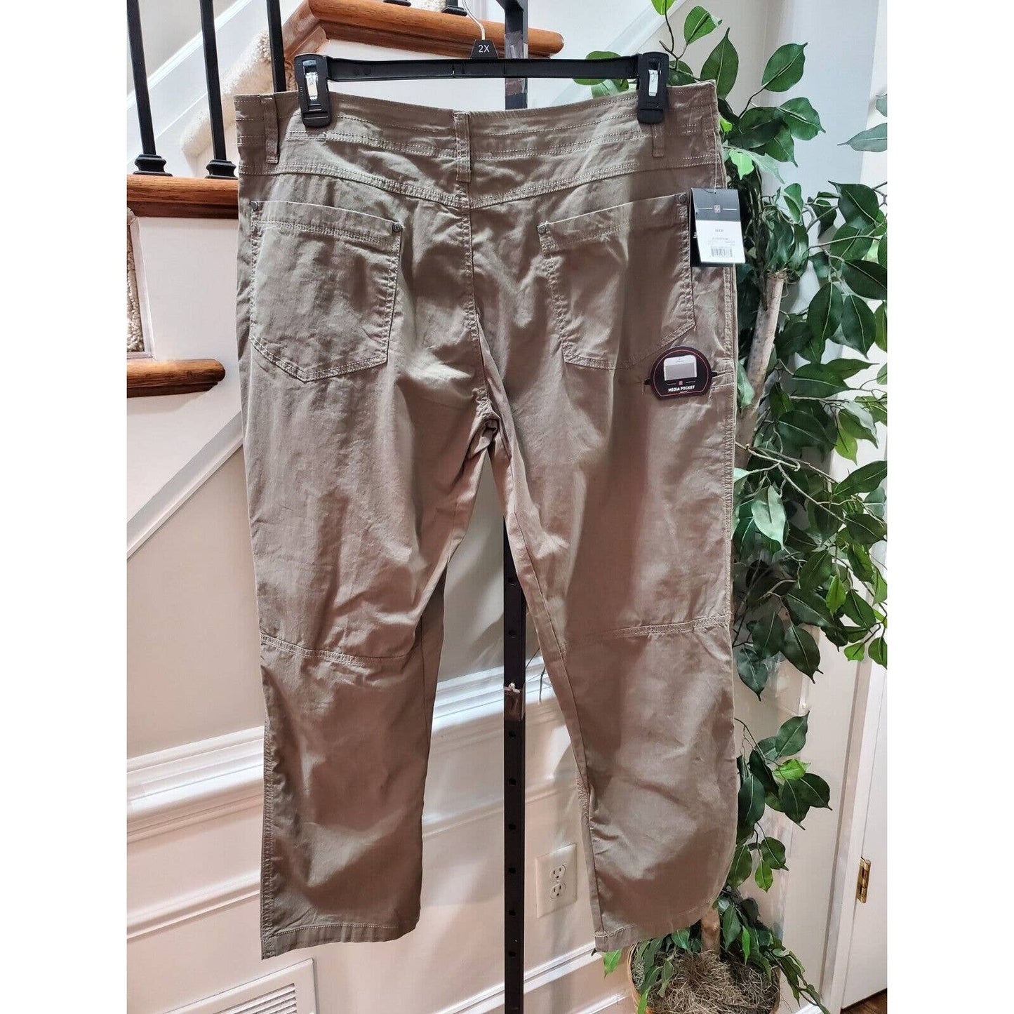 Swisstech Men's Solid Brown Cotton High Rise Straight Fit Casual Pants 36/30