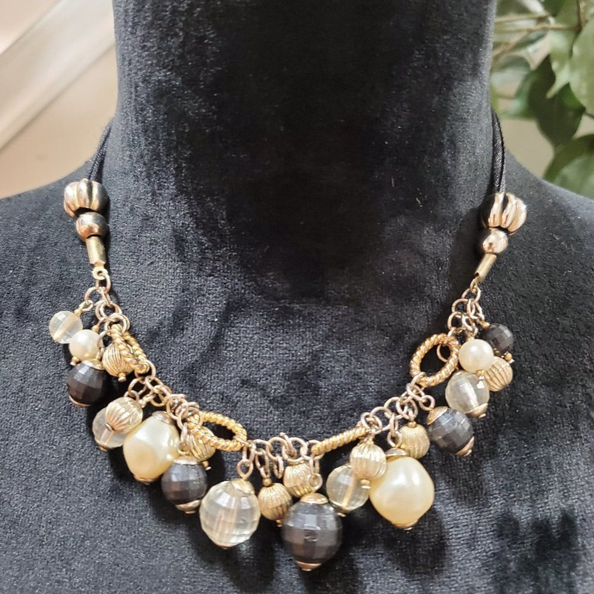 Women's Black & White Round Beaded with Lobster Clasp Fashion Jewelry Necklace