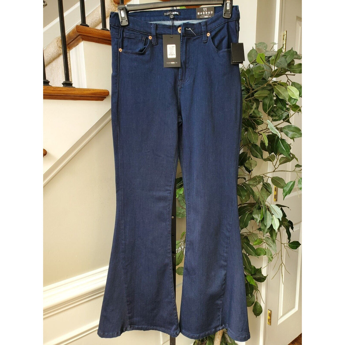 Fashion Nova Women's Blue Denim Cotton Legs Dark Wash Casual Flare Jeans 11/30