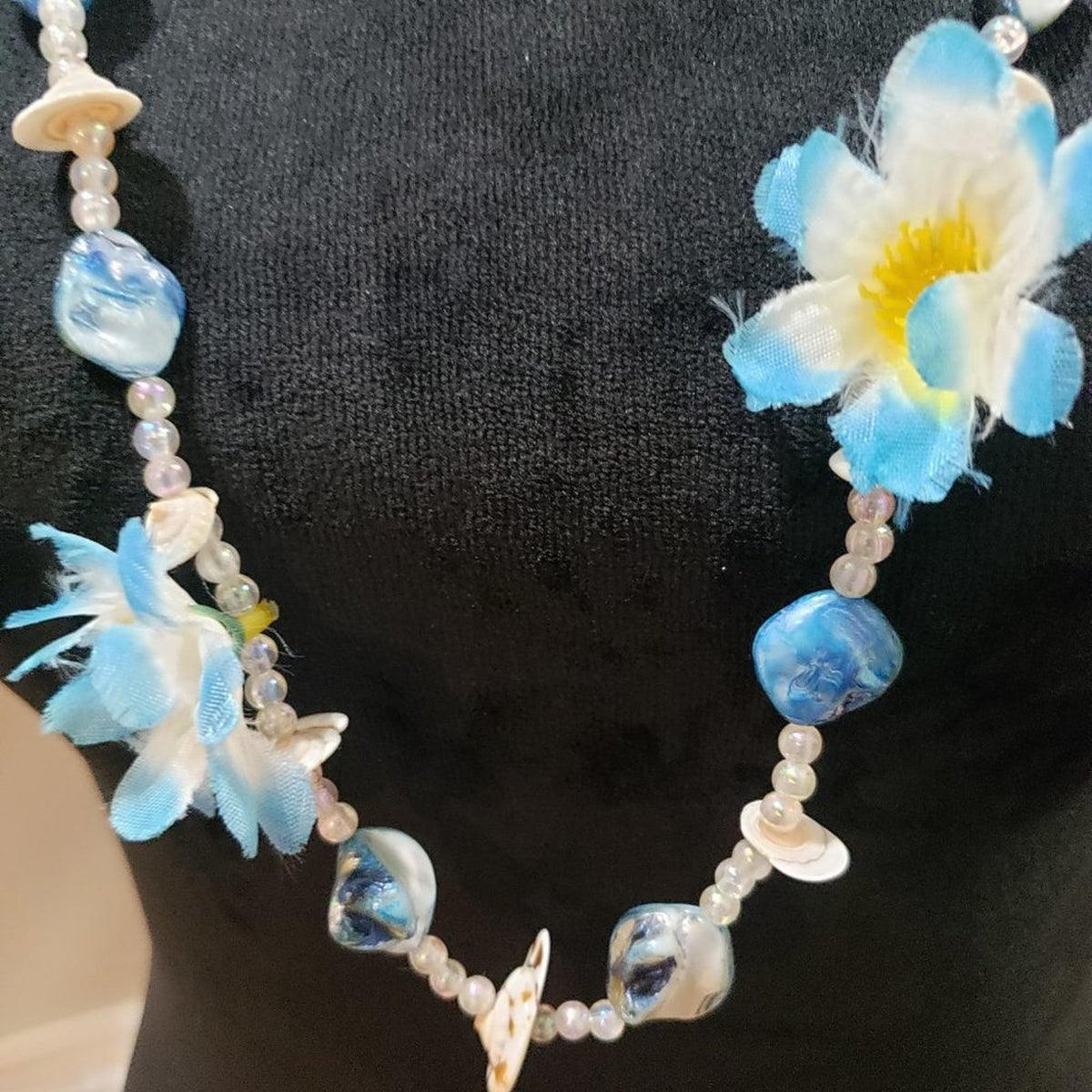 Womens Fashion Faux Pearl, Soft Shell, Flower Beaded Teardrop Necklace