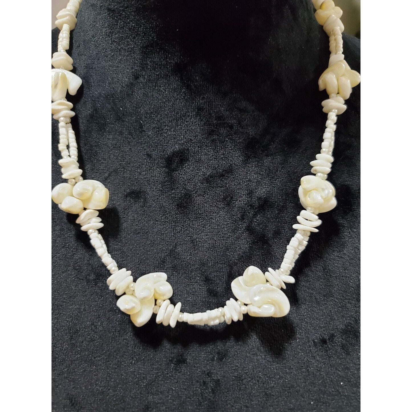 Women's Twisted White Chip & Sliced Shell Vintage Bead Necklace