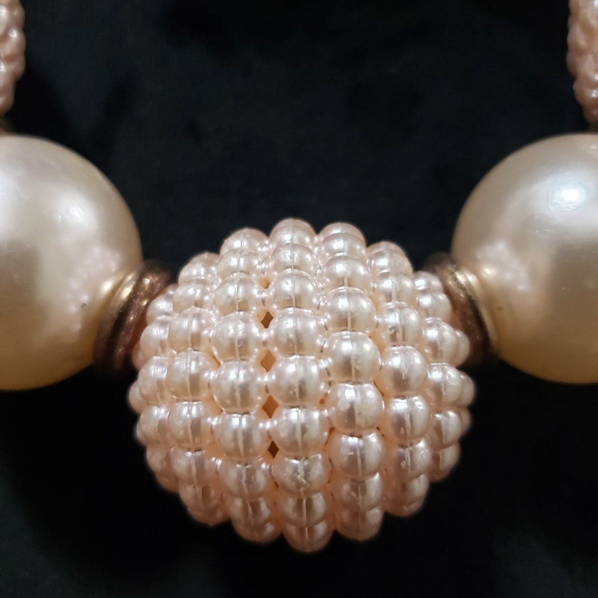 Women's Vintage 80s Chunky Lightweight White Fox Pearl Collar Necklace