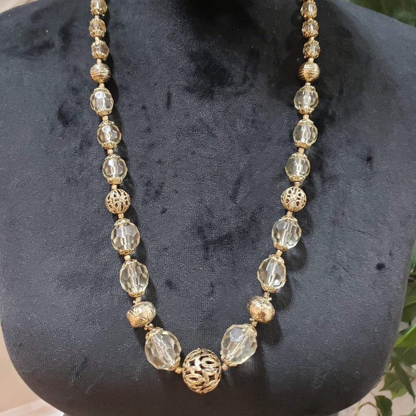 Women Fashion White Clear Faceted Crystals Beaded Teardrop Necklace with Lobster
