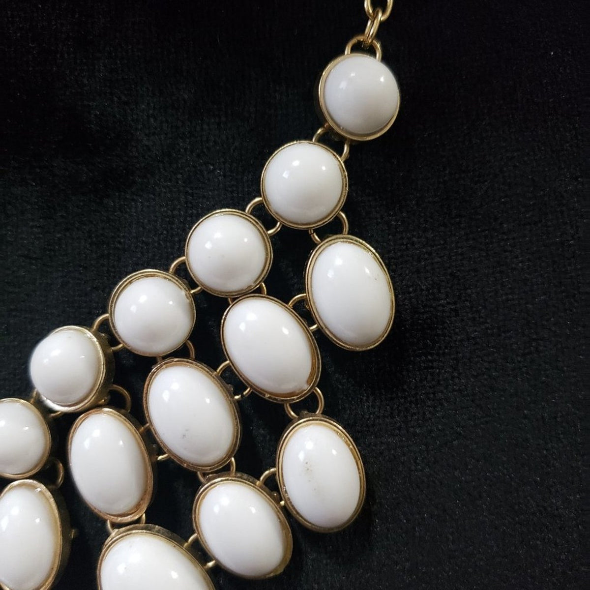 Women's White & Gold Chain Teardrop Beaded Stylish Statement Fashion Necklace
