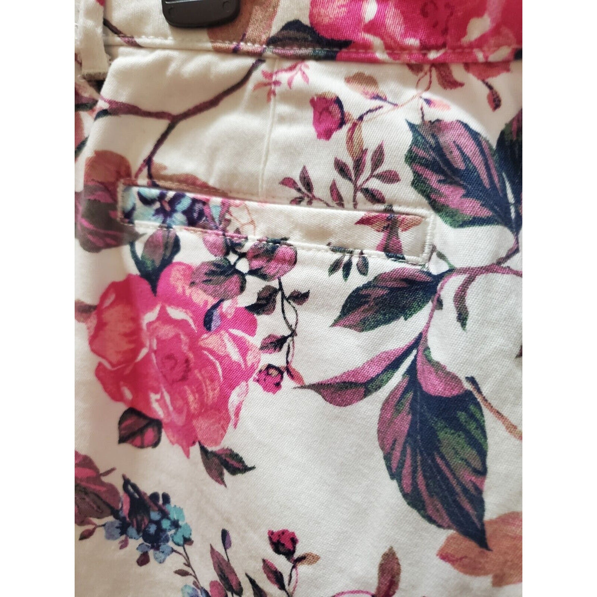 St John's Bay Women's White Floral Cotton Mid Rise Secretly Slender Capri Pant 8
