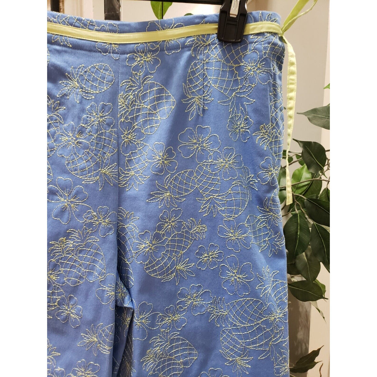 Talbots Embroidered Pineapple Flower Blue & Yellow Stretch Capri Pants Size 4