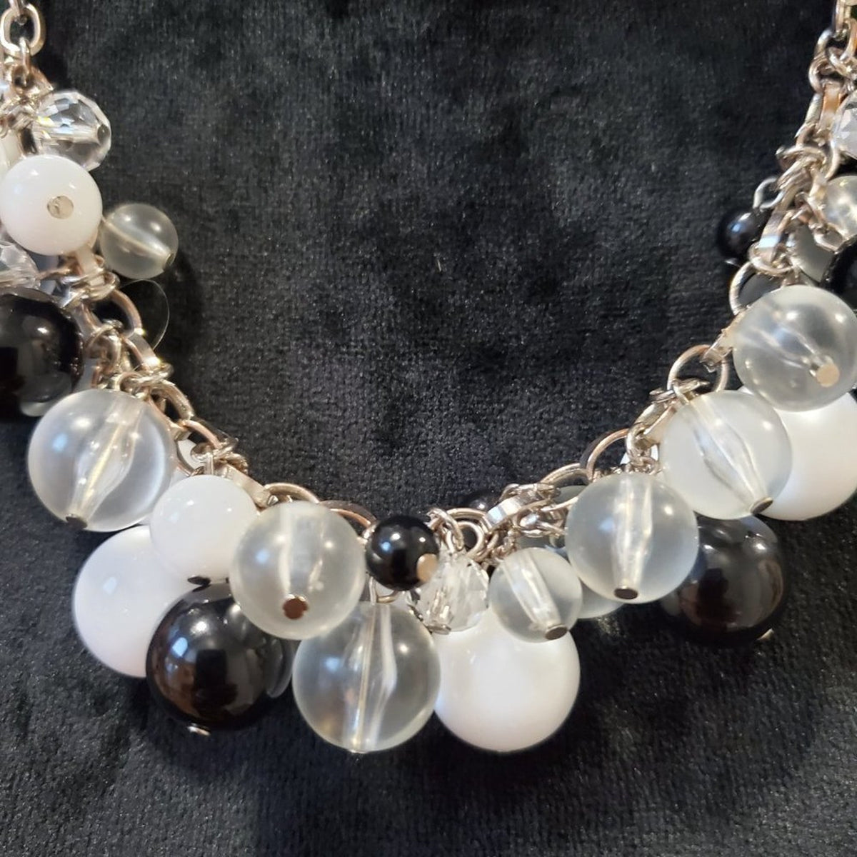 Women's Black & White Round Beaded with Lobster Clasp Fashion Jewelry Necklace
