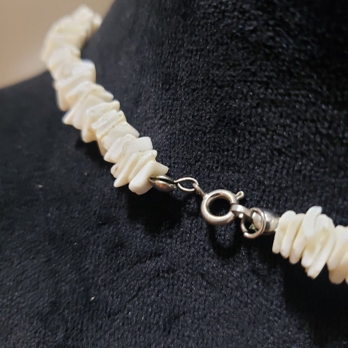 Womens Fashion White Shell Chip and Seed Beaded Choker Necklace w/ Lobster Clasp
