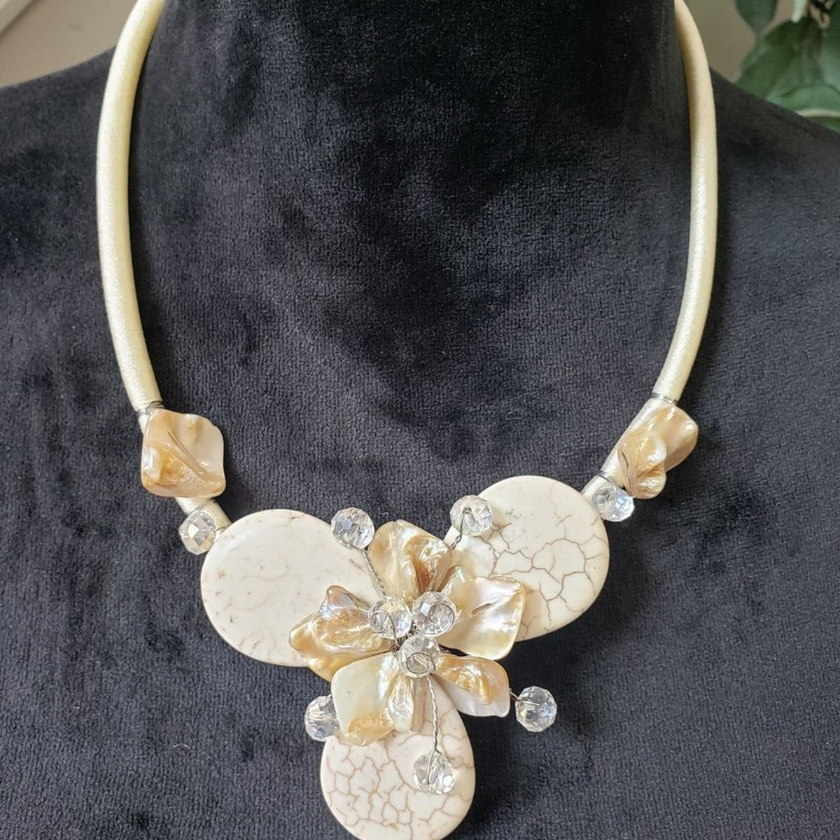Women's Tan Marbled Style Pearl Flower Round Beaded Necklace