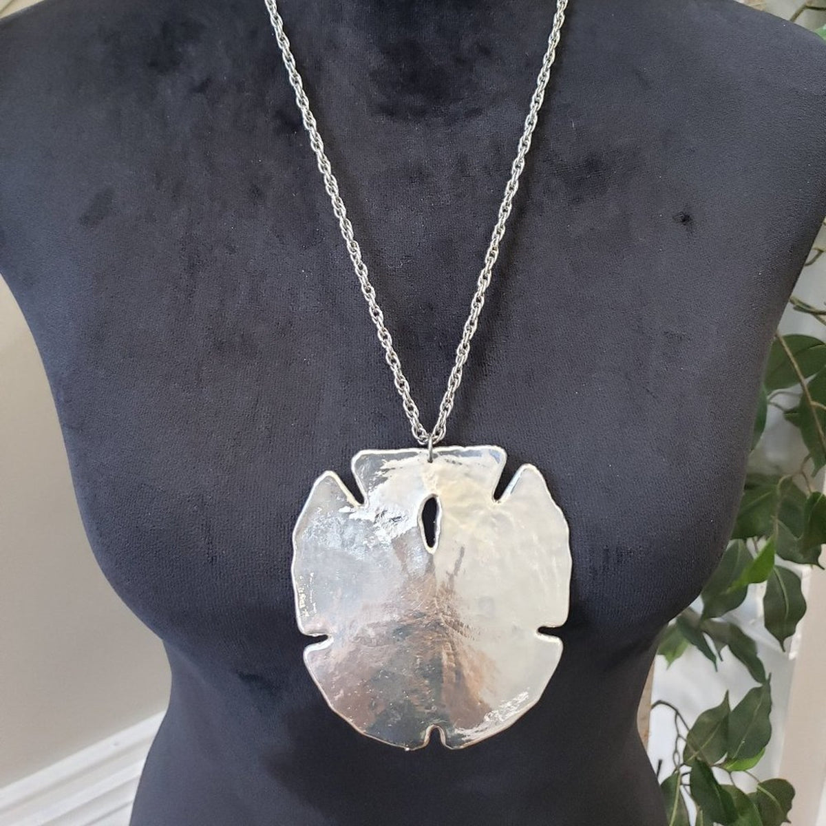 Womens Fashion Sand Dollar Pendant Pewter Necklace with Lobster Clasp