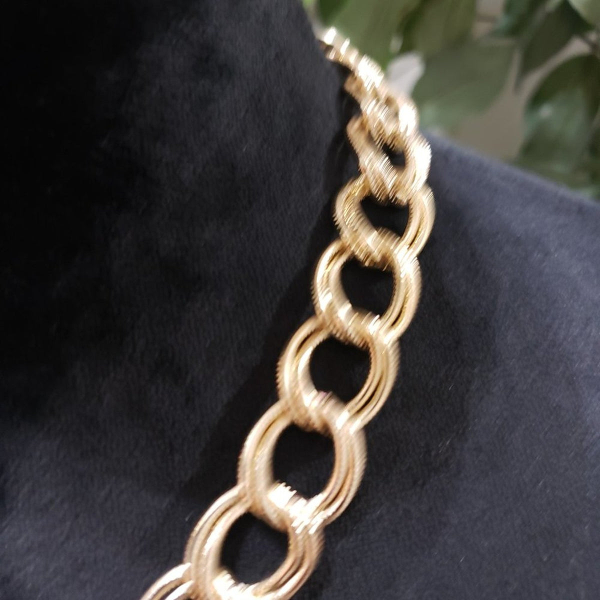 Women's Chunky Double Link Textured Gold Tone Classic Look Necklace