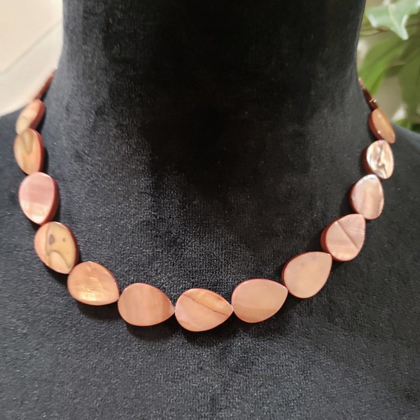 Womens Fashions Brown Beaded Coral Shell Necklace Jewelry with Barrel Clasp