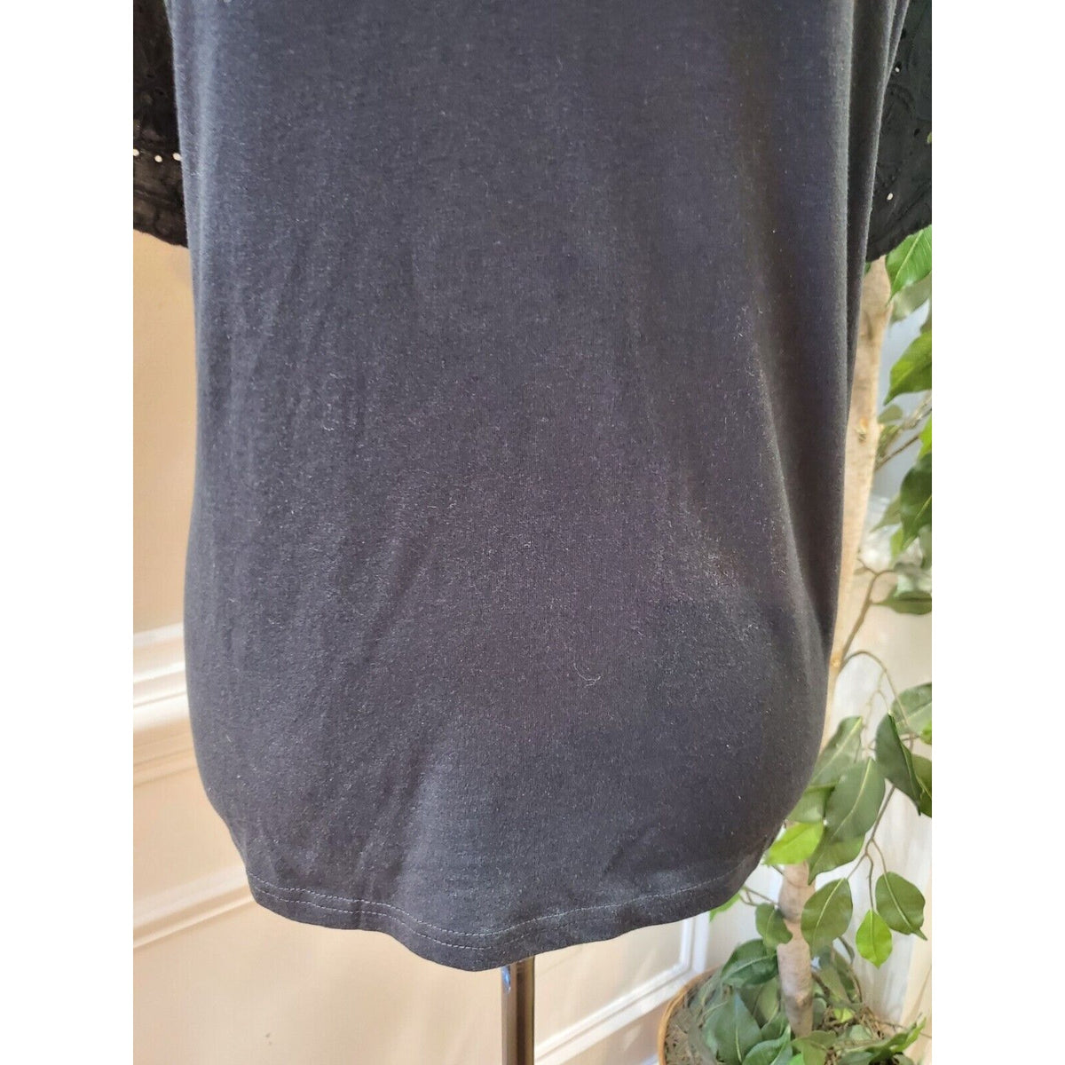 Gap Women Black Solid Cotton Eyelet Detail On Sleeve Casual Top Blouse Size XXL