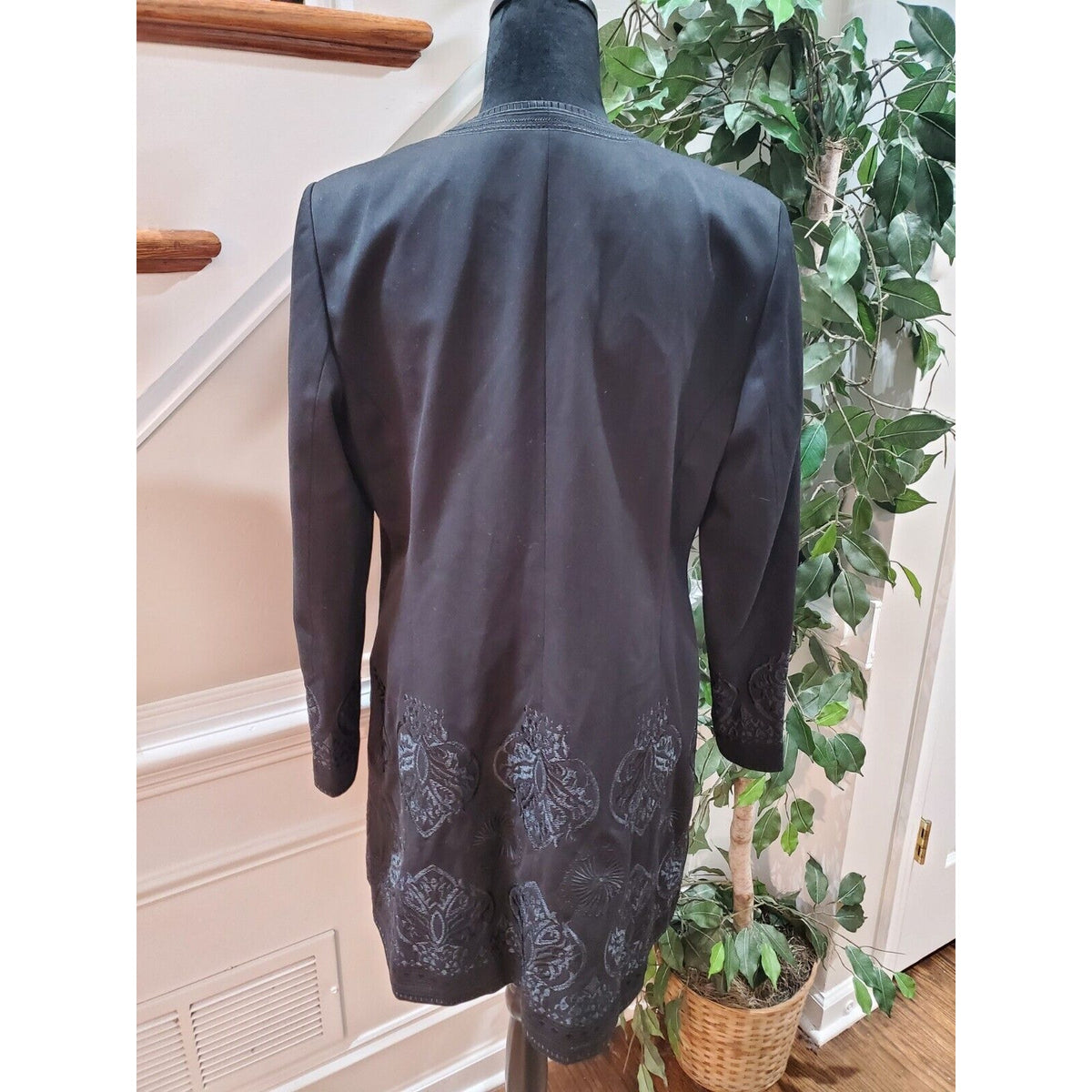 Peter Nygard Women's Black Embroidered Long Sleeve Button Front Jacket Size 12