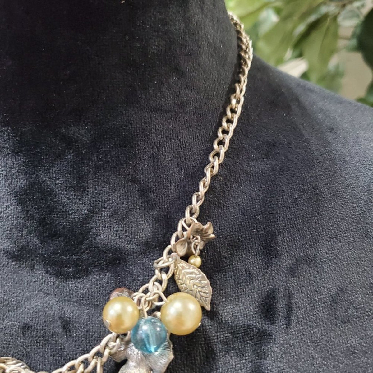 Women's Vintage Pearl Flower Resin Beads Choker Statement Necklace