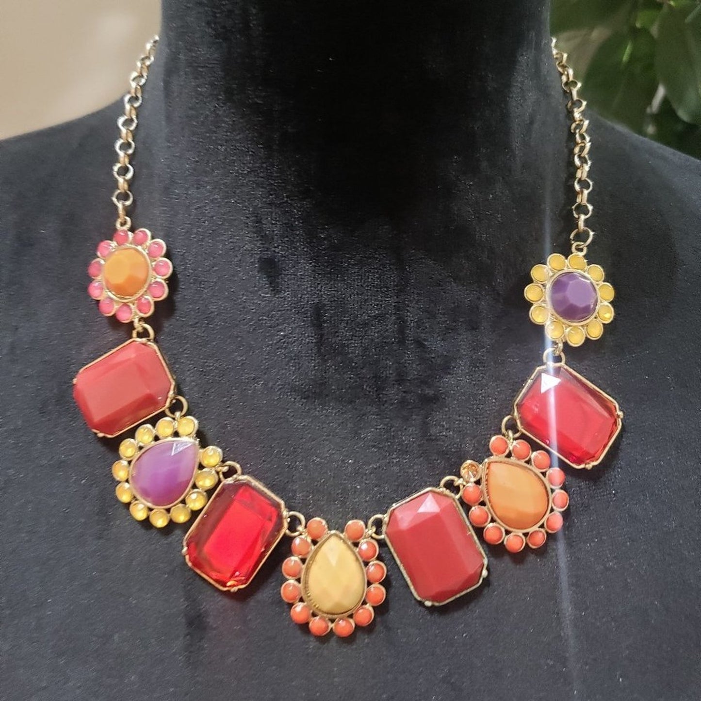 Womens Gold Tone Fashion Multicolor Faceted Rhinestone Floral Statement Necklace