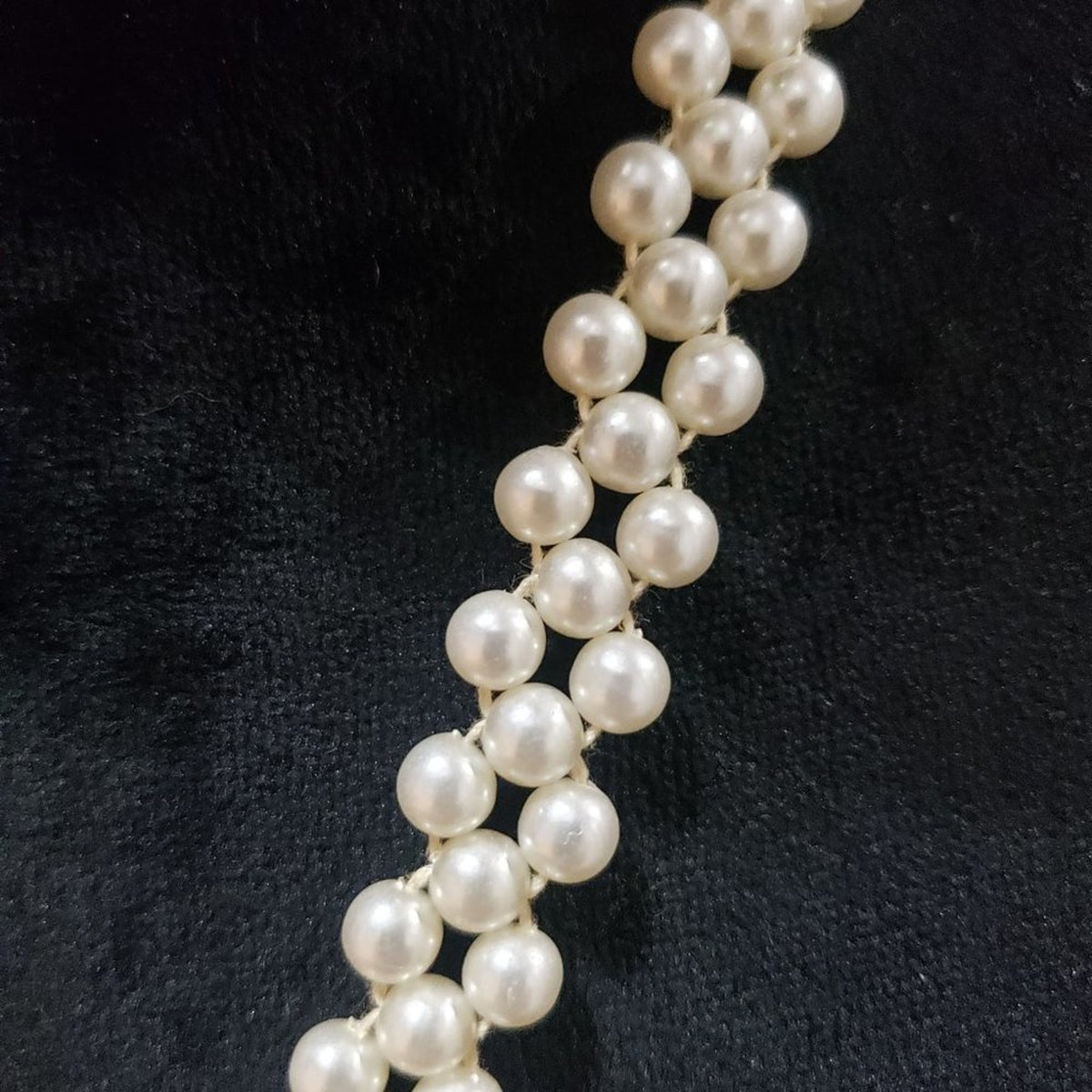 Women's Elegant Fashion Layered Chunky Faux Pearl Collar Necklace with Lobster
