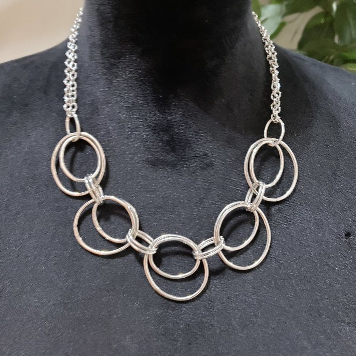 Womens Fashion Silver Tone Hollow Circles Link Statement Necklace with Lobster