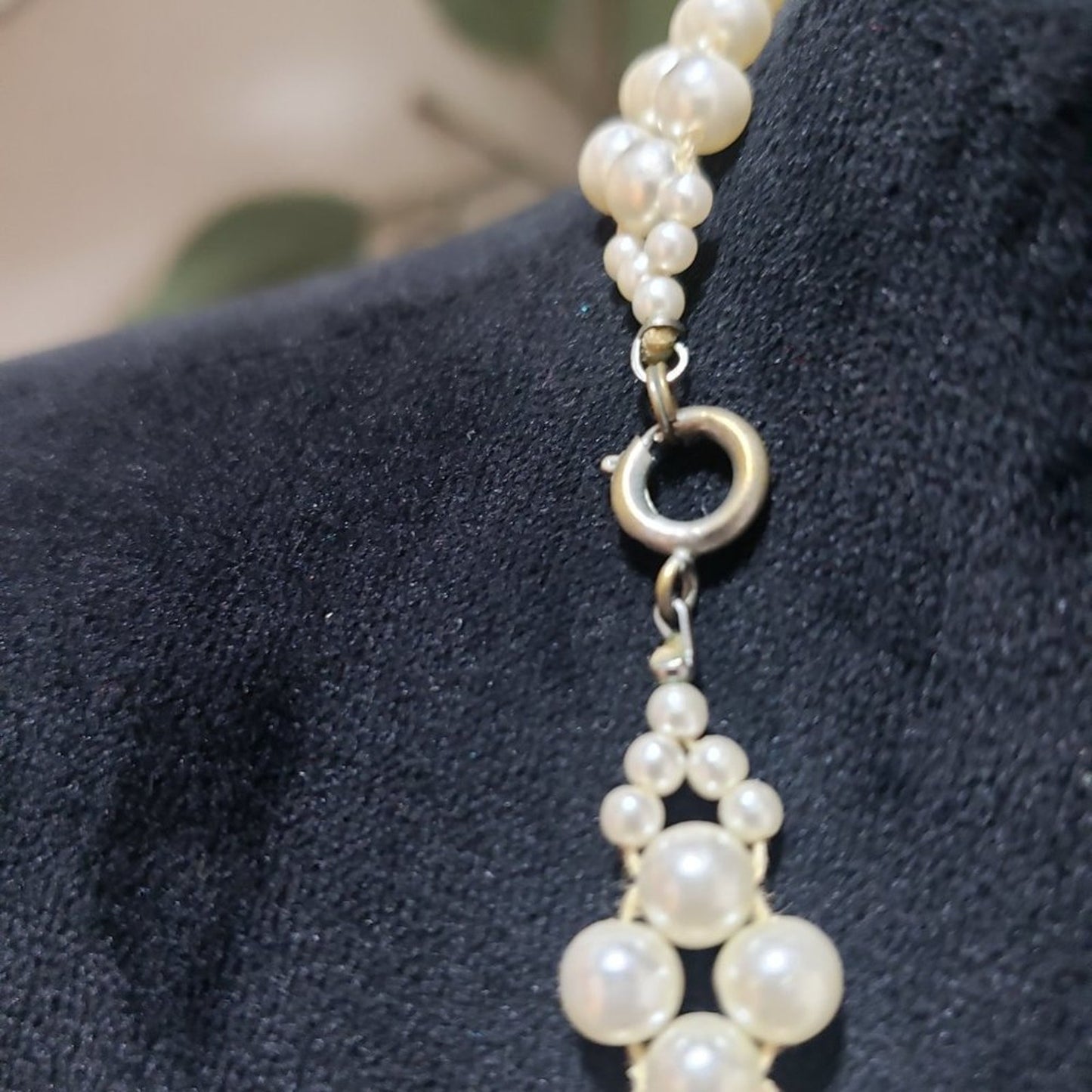 Women's Elegant Fashion Layered Chunky Faux Pearl Collar Necklace with Lobster