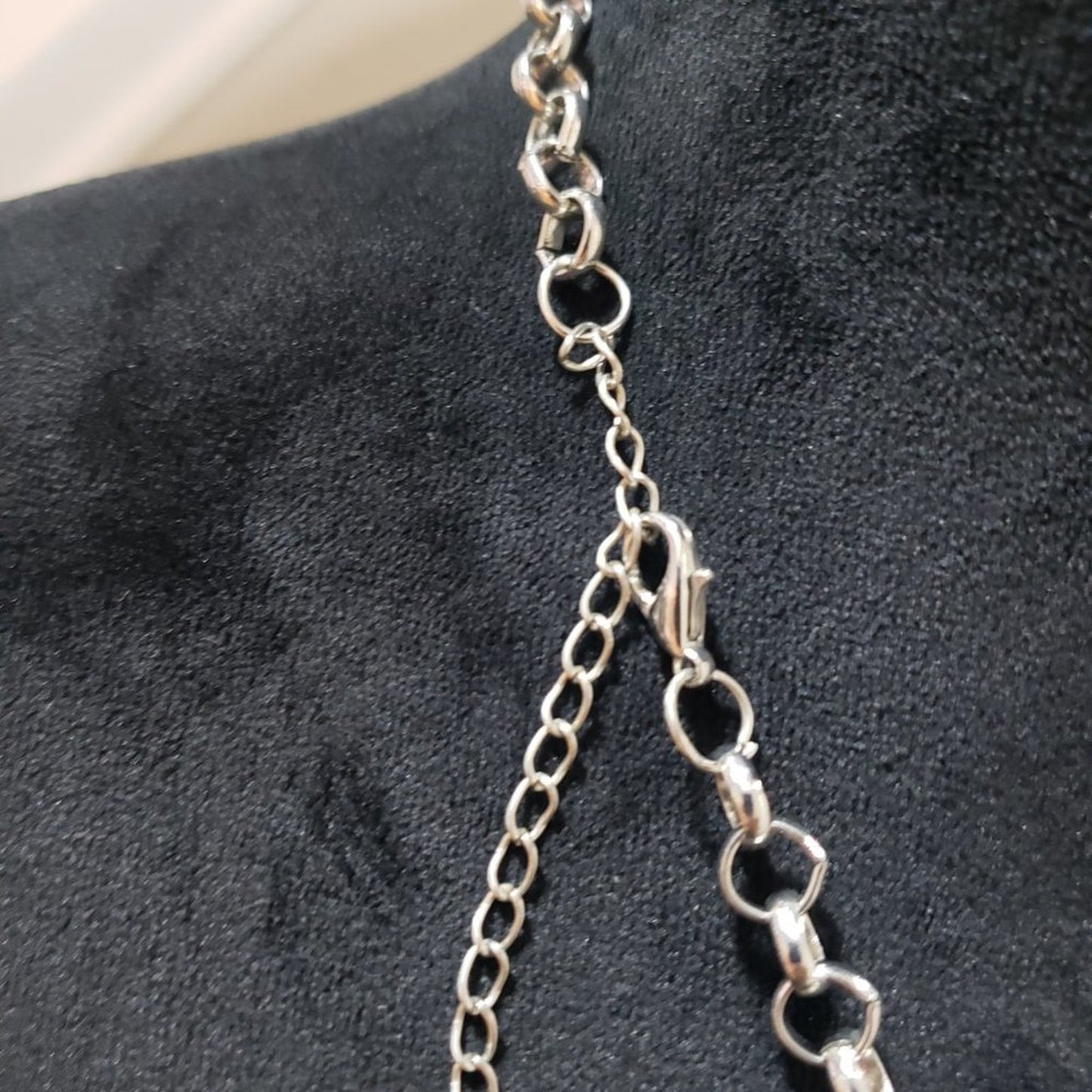 Womens Fashion Silver Hypnotized Glass Stones Collar Necklace with Lobster Clasp