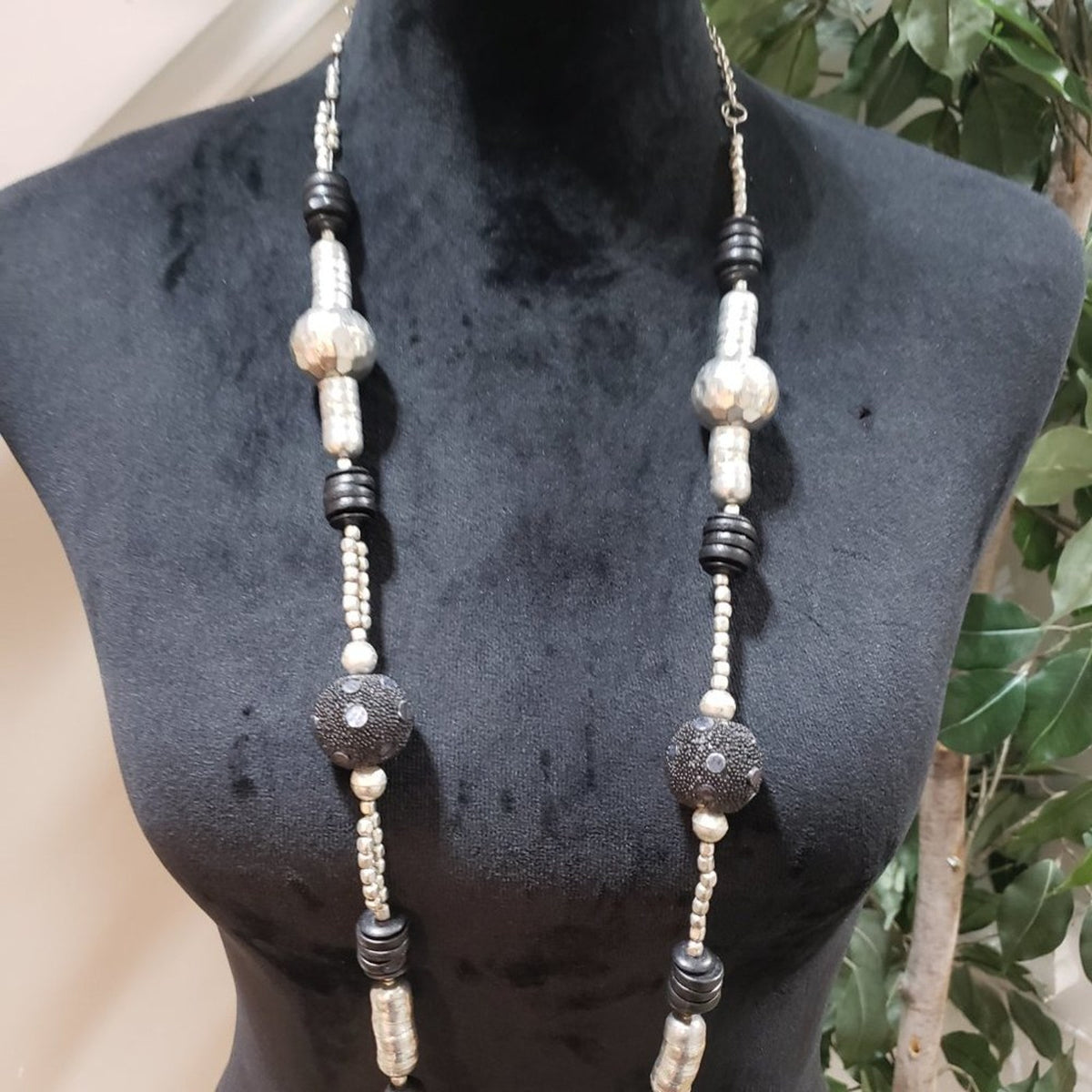 Women's Costume Jewelry Black Beaded Long Fashion Necklace