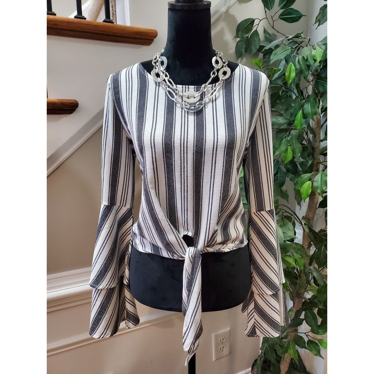 Altar'd State Women's White & Gray Polyester Round Neck Long Sleeve Top Blouse S