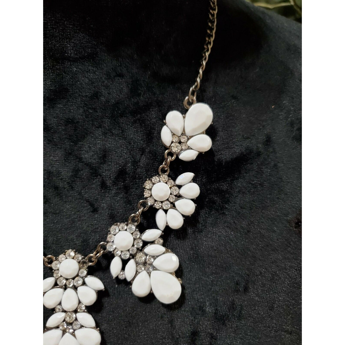 Western White Floral Stylish Choker Necklace