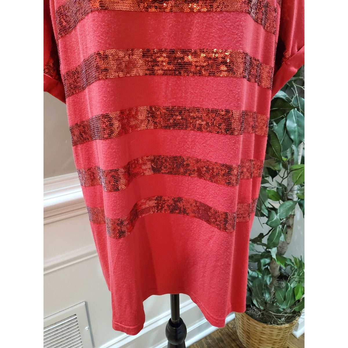 Avenue Women’s Sequin Red Striped Round Neck Sleeve Top Blouse Size 30/32