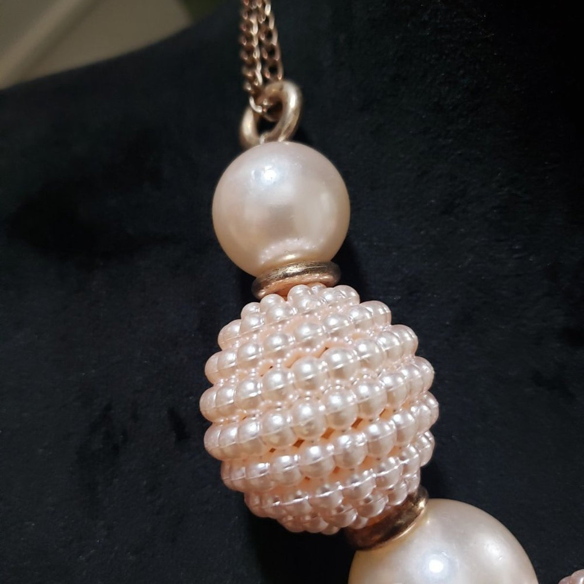 Women's Vintage 80s Chunky Lightweight White Fox Pearl Collar Necklace