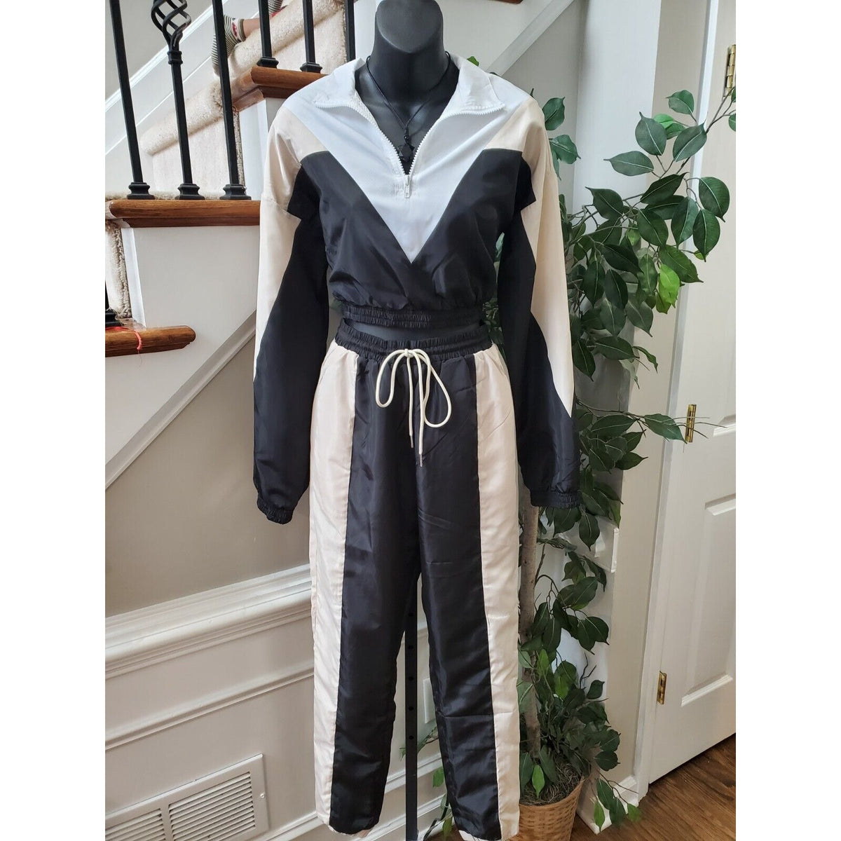 Fashion Nova Women’s White Black 1/4 Zip Windbreaker Jogger Set Tracksuit Small
