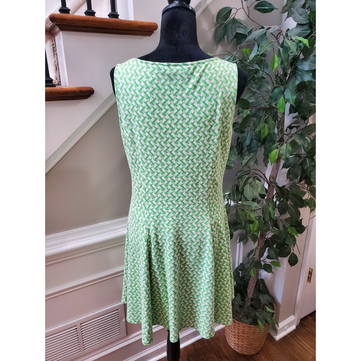 New York & Company Women Green Cotton Round Neck Sleeveless Knee Length Dress L